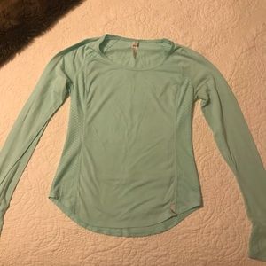 Underarmour Women’s athletic long sleeve